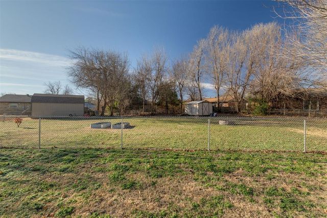 614 W Greenwood Court, Mustang, OK 73064