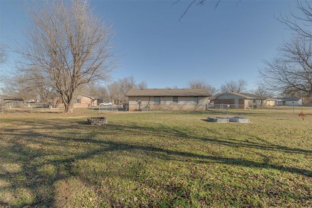614 W Greenwood Court, Mustang, OK 73064