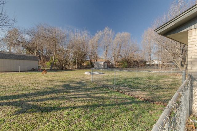 614 W Greenwood Court, Mustang, OK 73064