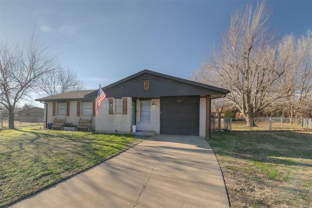 614 W Greenwood Court, Mustang, OK 73064