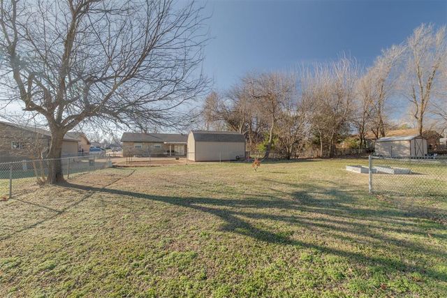 614 W Greenwood Court, Mustang, OK 73064