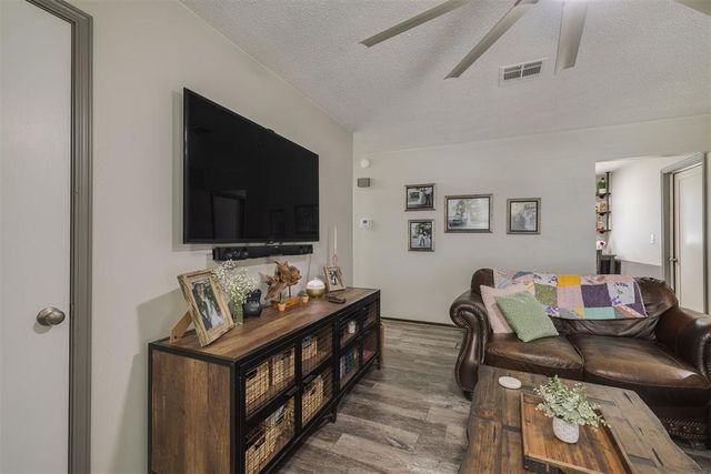 614 W Greenwood Court, Mustang, OK 73064