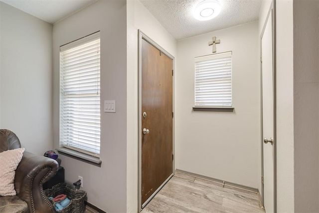 614 W Greenwood Court, Mustang, OK 73064