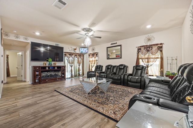 5355 W Hammond Avenue, Fresno, CA 93722