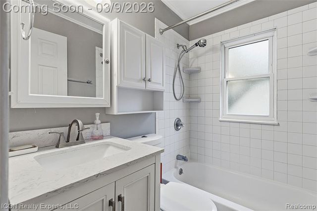 1807 Hanford Avenue, Lincoln Park, MI 48146