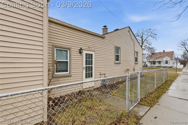 1807 Hanford Avenue, Lincoln Park, MI 48146