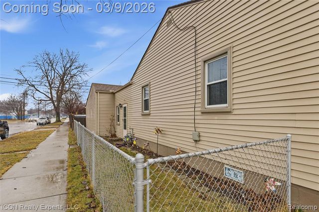 1807 Hanford Avenue, Lincoln Park, MI 48146