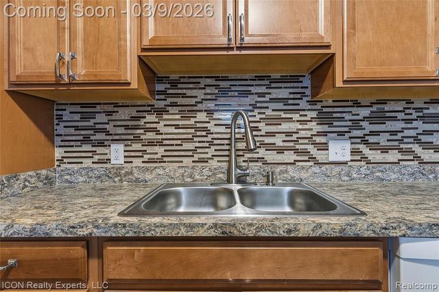 1807 Hanford Avenue, Lincoln Park, MI 48146