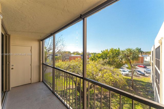 8045 SW 107th Ave 303, Miami, FL 33173