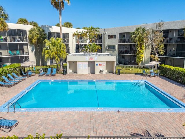 8045 SW 107th Ave 303, Miami, FL 33173