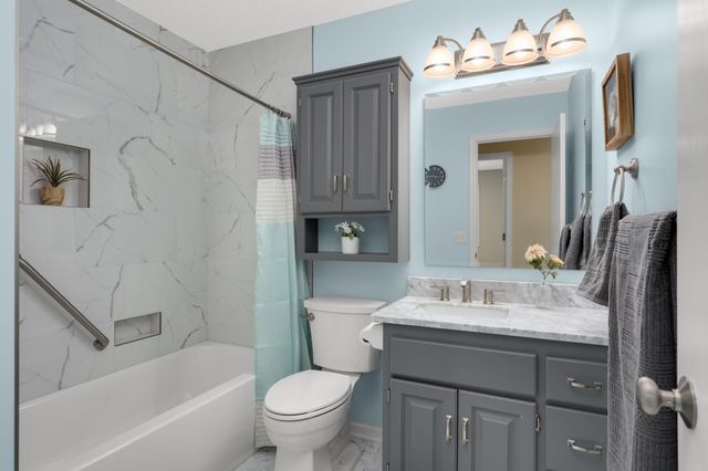 7934 Chesshire Lane N, Maple Grove, MN 55311