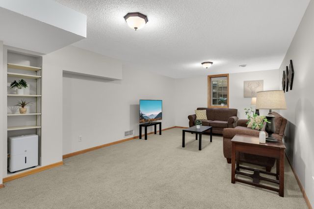 7934 Chesshire Lane N, Maple Grove, MN 55311