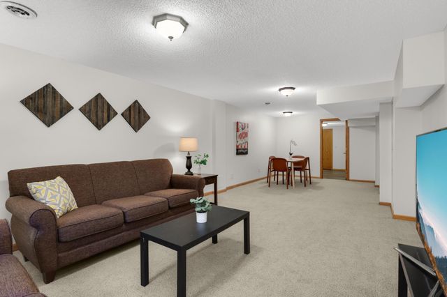 7934 Chesshire Lane N, Maple Grove, MN 55311