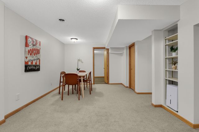 7934 Chesshire Lane N, Maple Grove, MN 55311