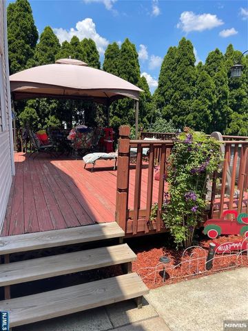 739 Lake Avenue, Lyndhurst, NJ 07071