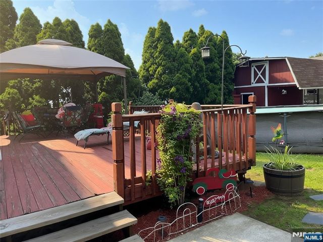 739 Lake Avenue, Lyndhurst, NJ 07071