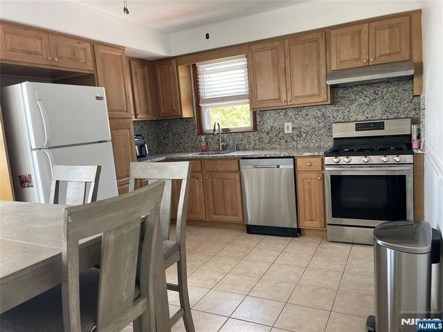 739 Lake Avenue, Lyndhurst, NJ 07071