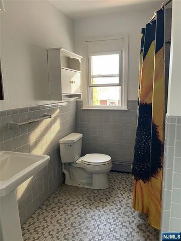 739 Lake Avenue, Lyndhurst, NJ 07071