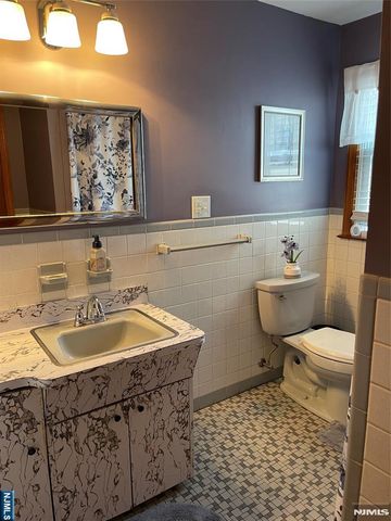 739 Lake Avenue, Lyndhurst, NJ 07071