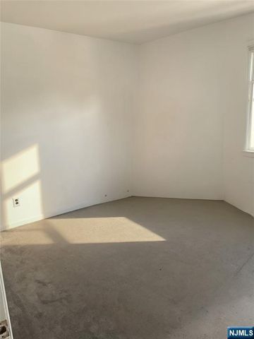 739 Lake Avenue, Lyndhurst, NJ 07071