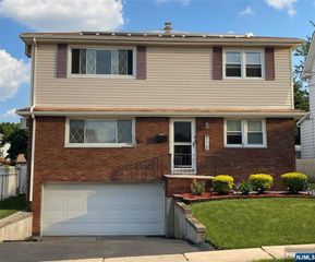 739 Lake Avenue, Lyndhurst, NJ 07071