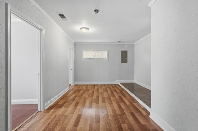 760 Oakwood Avenue, Hurst, TX 76053