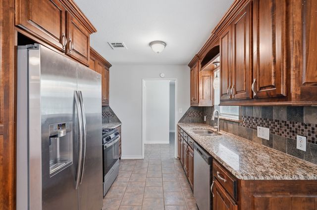 760 Oakwood Avenue, Hurst, TX 76053