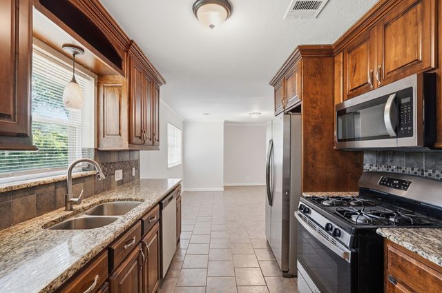 760 Oakwood Avenue, Hurst, TX 76053