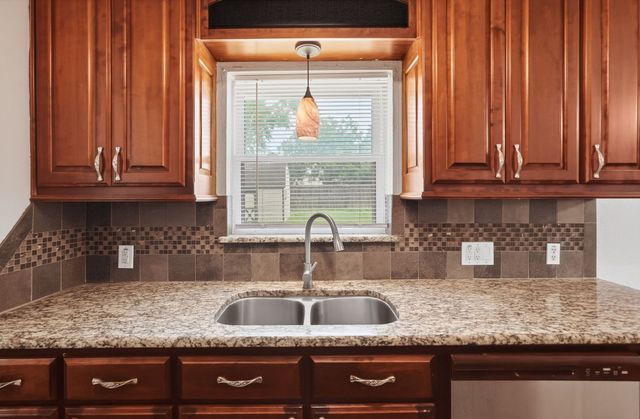 760 Oakwood Avenue, Hurst, TX 76053