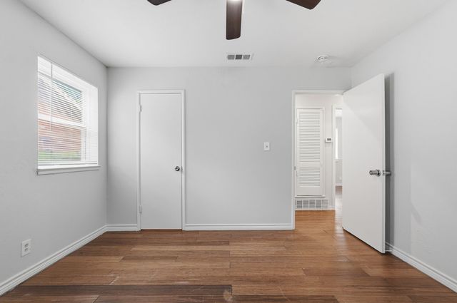 760 Oakwood Avenue, Hurst, TX 76053