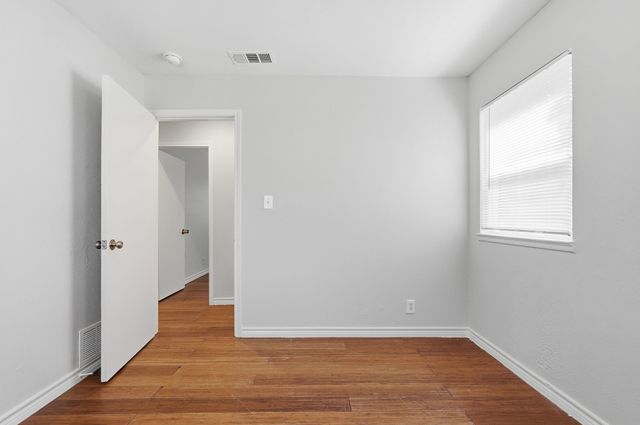 760 Oakwood Avenue, Hurst, TX 76053