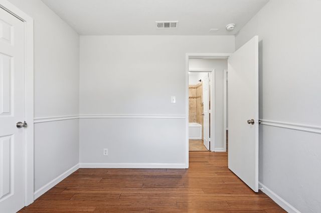 760 Oakwood Avenue, Hurst, TX 76053