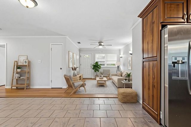 760 Oakwood Avenue, Hurst, TX 76053