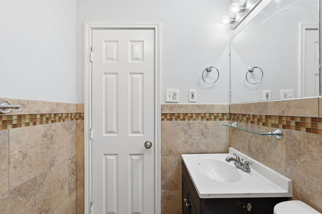 760 Oakwood Avenue, Hurst, TX 76053