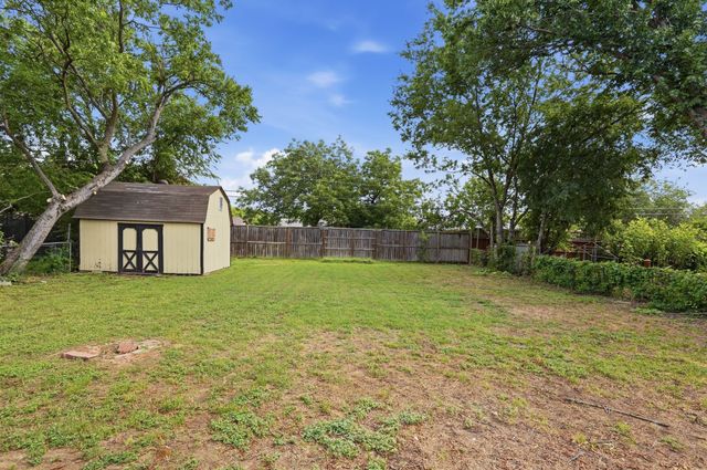 760 Oakwood Avenue, Hurst, TX 76053