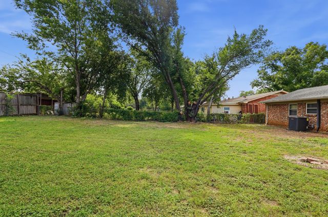 760 Oakwood Avenue, Hurst, TX 76053