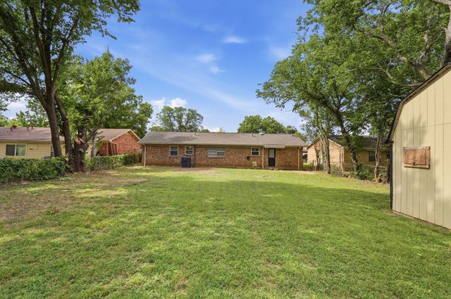 760 Oakwood Avenue, Hurst, TX 76053