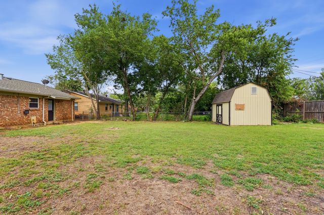 760 Oakwood Avenue, Hurst, TX 76053