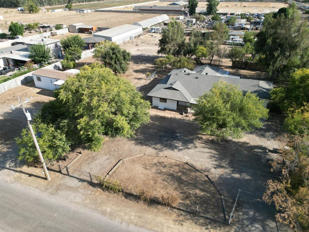 Image 1 of property listing at 6927 W Yale Avenue, Fresno, CA 93723