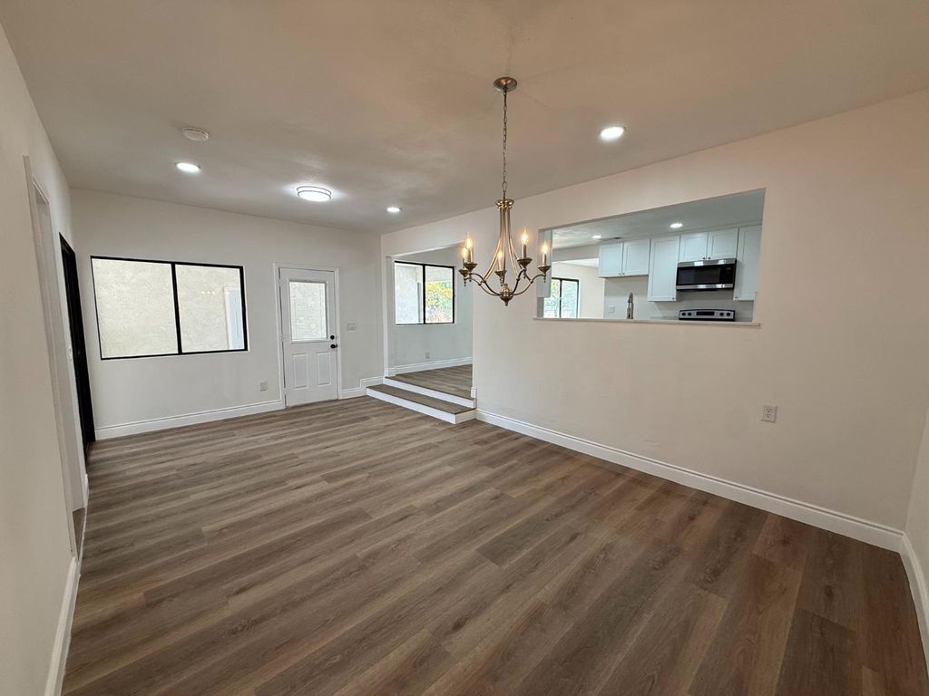 Image 15 of property listing at 6927 W Yale Avenue, Fresno, CA 93723