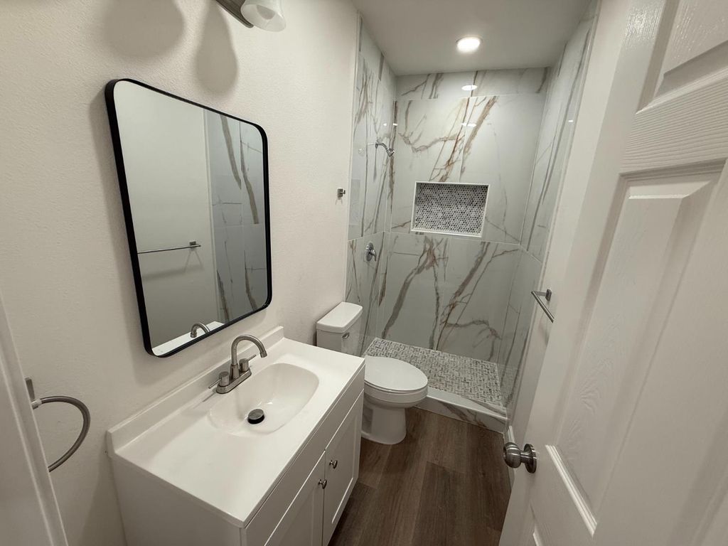 Image 17 of property listing at 6927 W Yale Avenue, Fresno, CA 93723