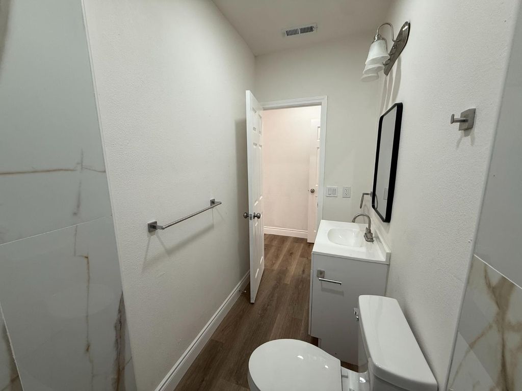Image 18 of property listing at 6927 W Yale Avenue, Fresno, CA 93723