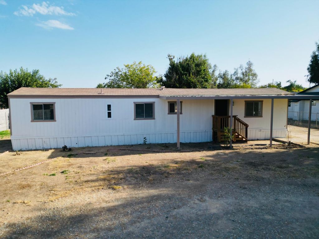 Image 2 of property listing at 6927 W Yale Avenue, Fresno, CA 93723
