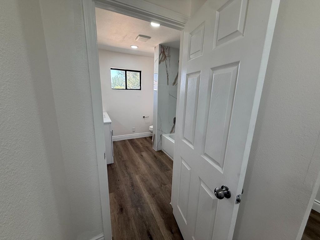 Image 23 of property listing at 6927 W Yale Avenue, Fresno, CA 93723