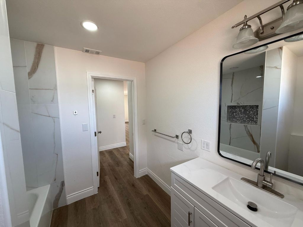 Image 25 of property listing at 6927 W Yale Avenue, Fresno, CA 93723