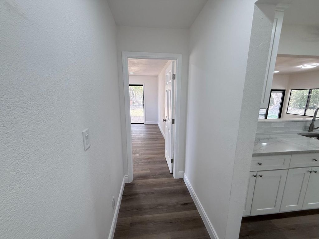 Image 27 of property listing at 6927 W Yale Avenue, Fresno, CA 93723