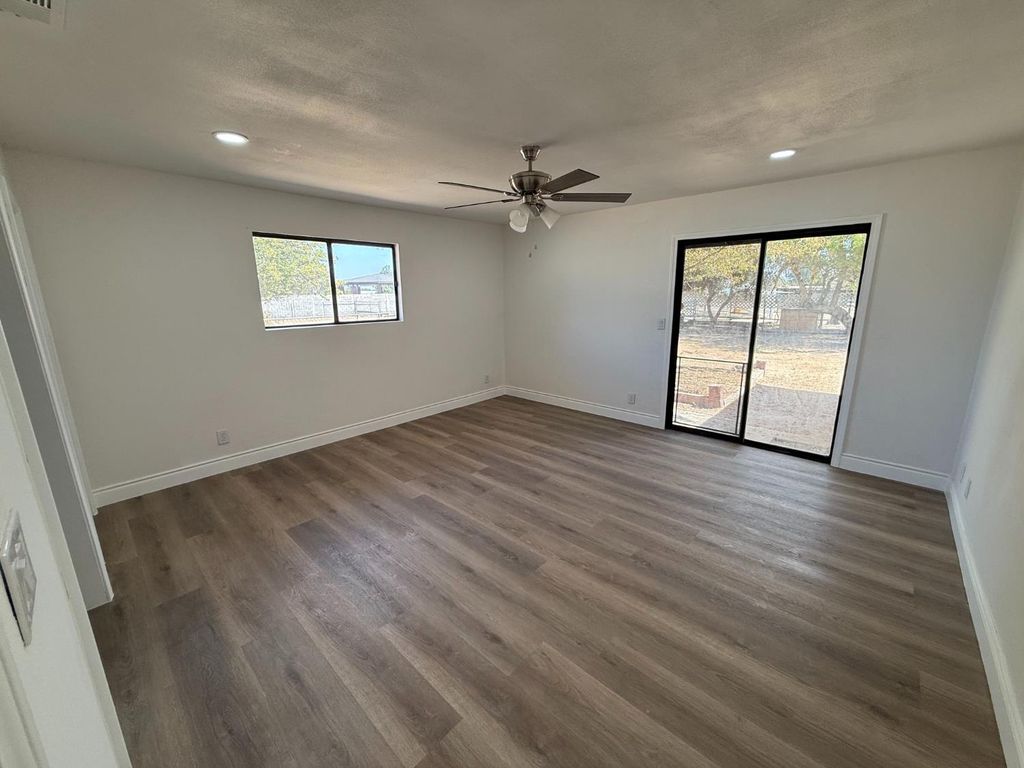 Image 28 of property listing at 6927 W Yale Avenue, Fresno, CA 93723