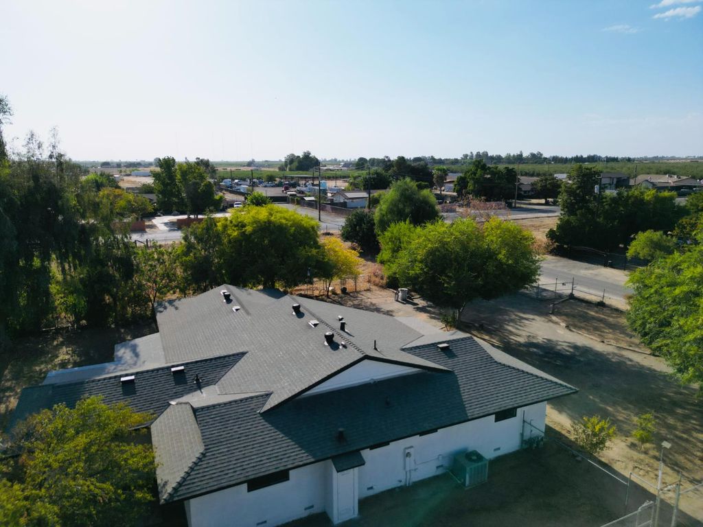 Image 32 of property listing at 6927 W Yale Avenue, Fresno, CA 93723