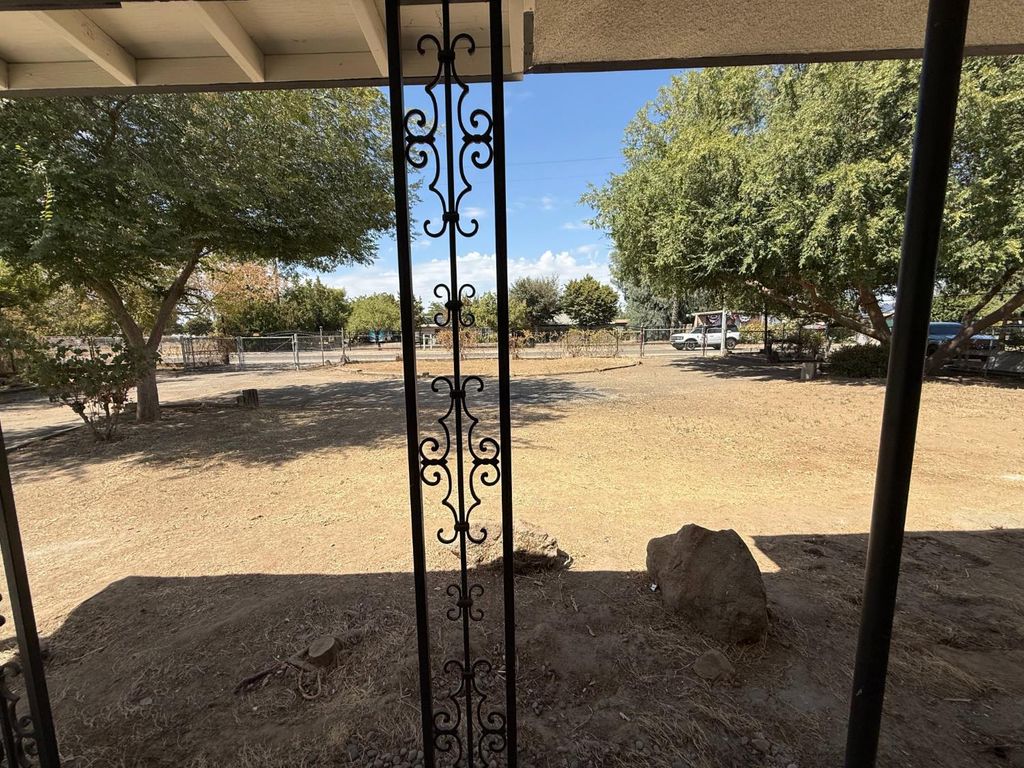 Image 35 of property listing at 6927 W Yale Avenue, Fresno, CA 93723