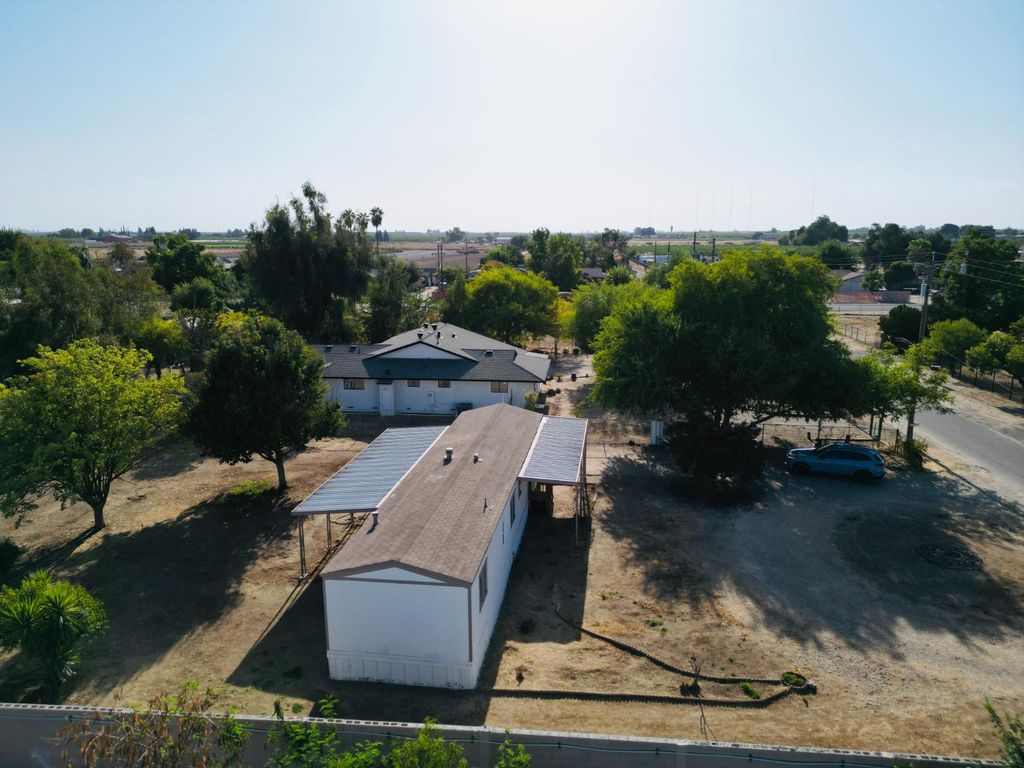 Image 36 of property listing at 6927 W Yale Avenue, Fresno, CA 93723